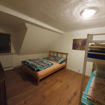 Dachgeschosswohnung In Neumuenster 2 Zimmer Bagian luar foto