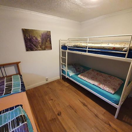 Dachgeschosswohnung In Neumuenster 2 Zimmer Bagian luar foto