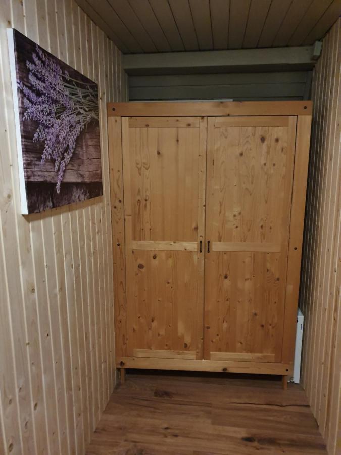 Dachgeschosswohnung In Neumuenster 2 Zimmer Bagian luar foto