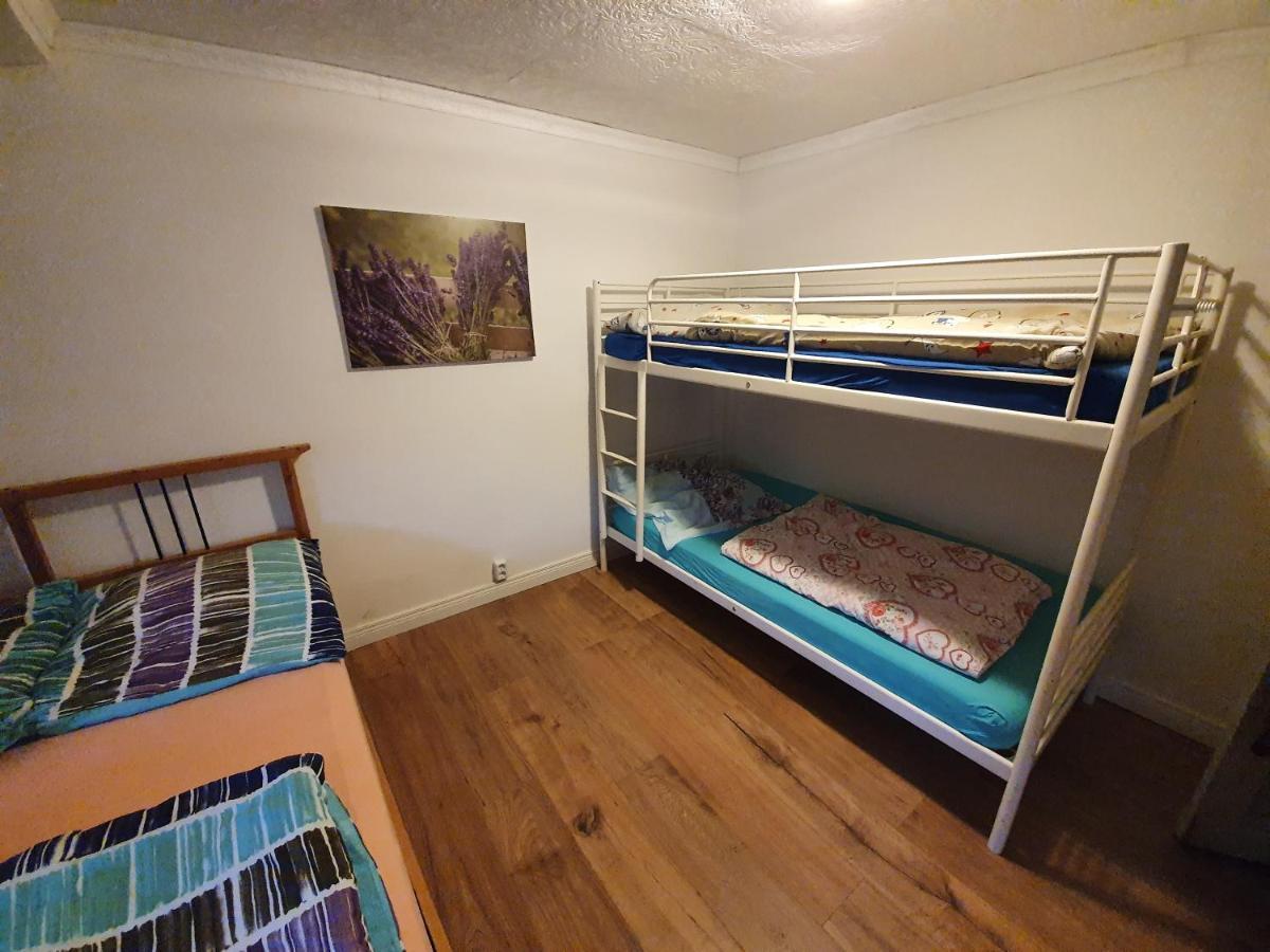 Dachgeschosswohnung In Neumuenster 2 Zimmer Bagian luar foto