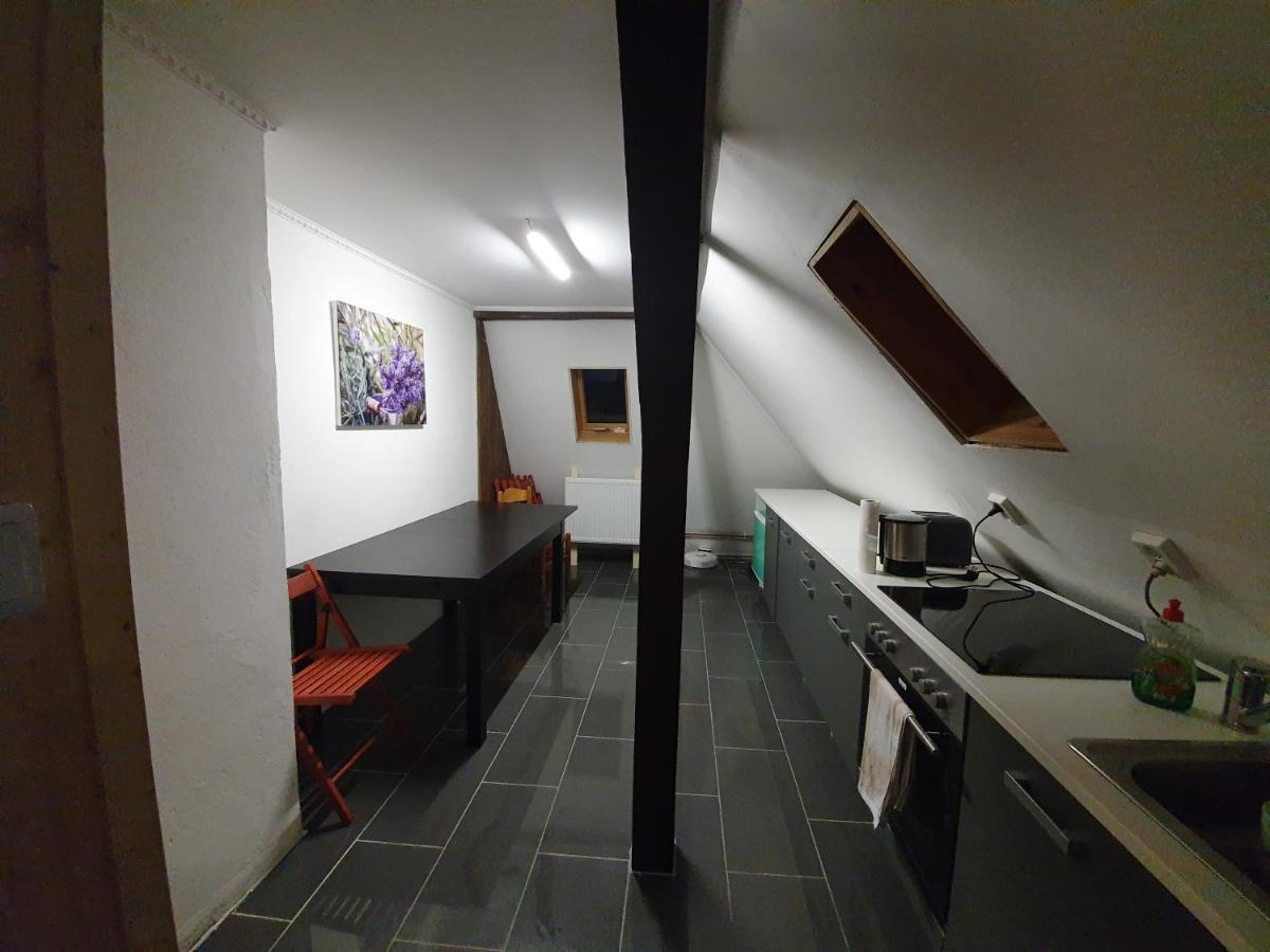 Dachgeschosswohnung In Neumuenster 2 Zimmer Bagian luar foto
